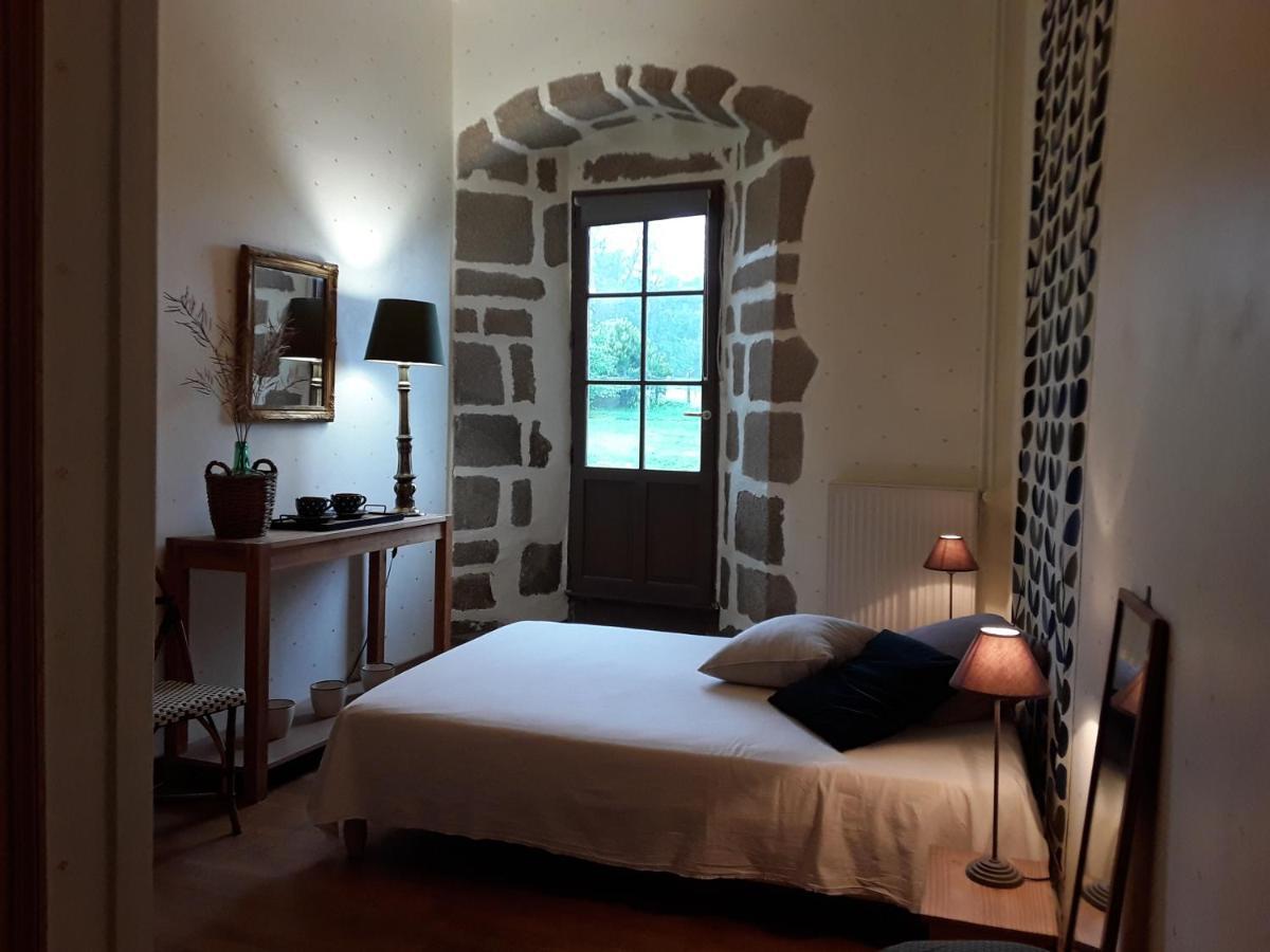 Les Chambres Du Logis Du Chatelier Bressuire Exterior photo