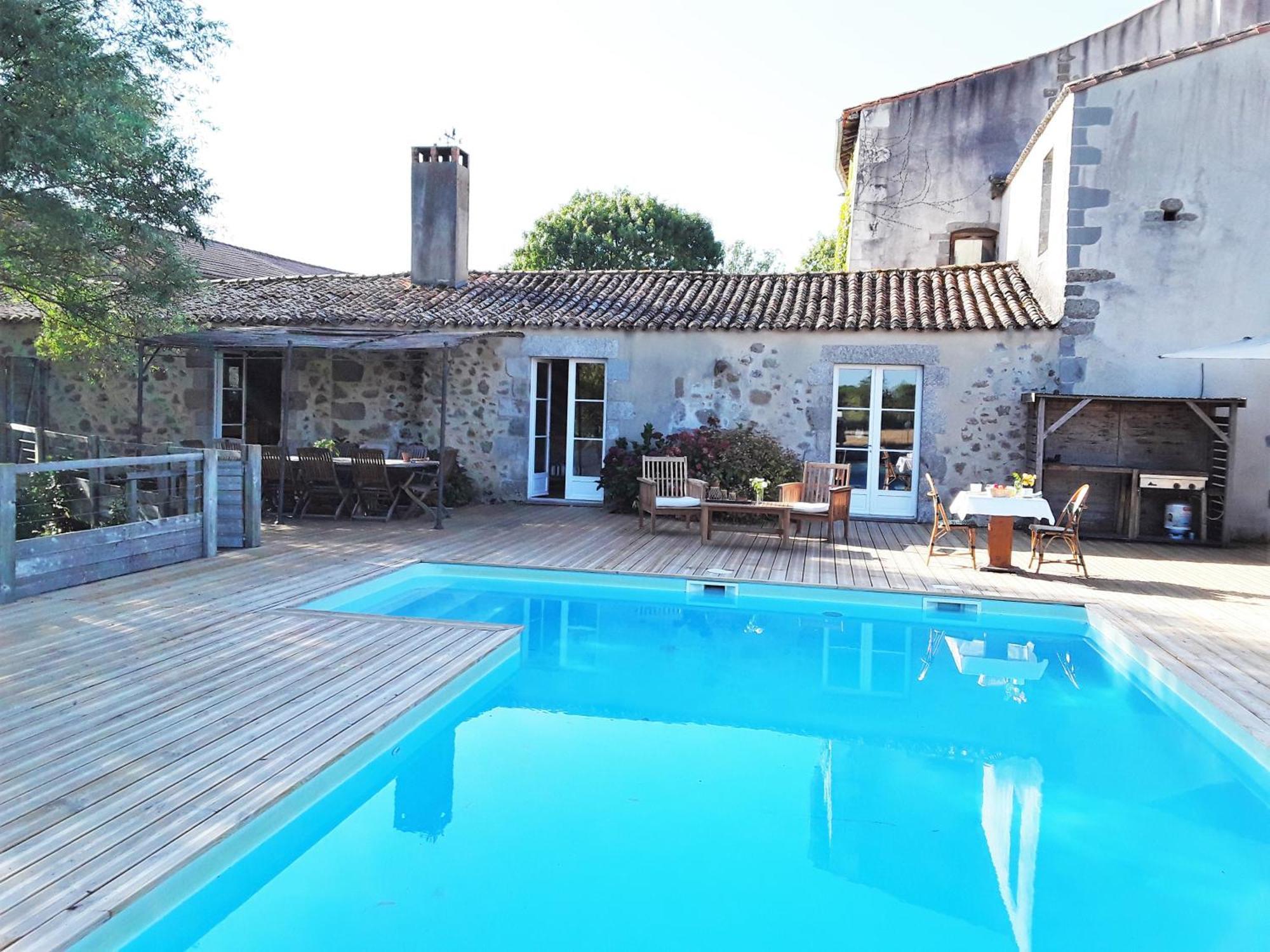 Les Chambres Du Logis Du Chatelier Bressuire Exterior photo
