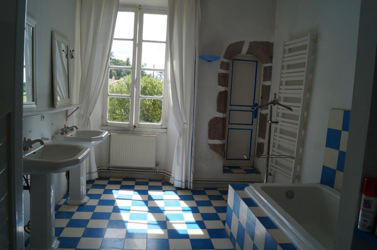 Les Chambres Du Logis Du Chatelier Bressuire Exterior photo