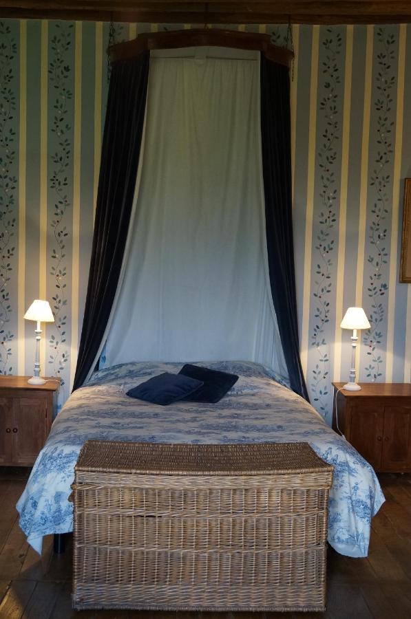 Les Chambres Du Logis Du Chatelier Bressuire Exterior photo